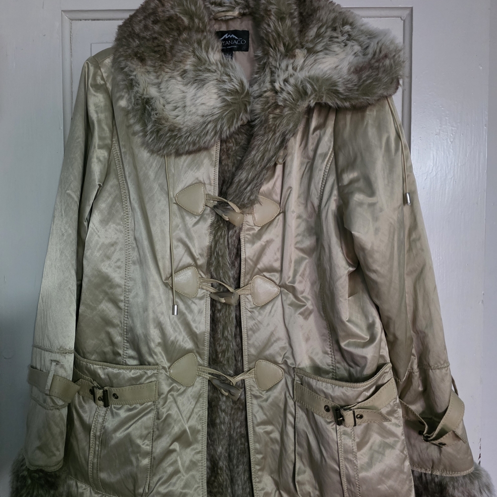 Elegant Fur-Trimmed Beige Puffer Coat